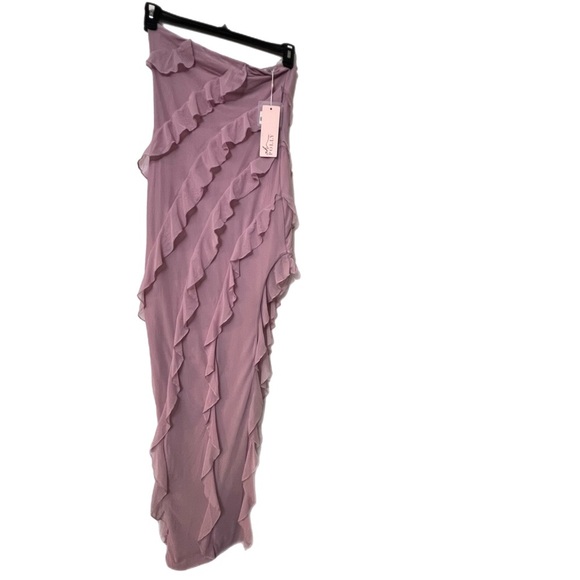 NEVALI
Bandeau Ruffle Detail Maxi Dress in Dusty Pink. NWT - Picture 5 of 6